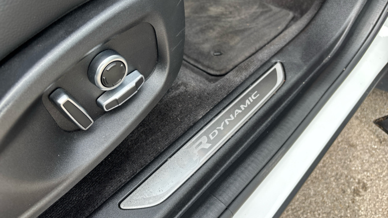 Jaguar E-Pace 2.0 D200 R-Dynamic SE 5dr Auto Diesel Estate